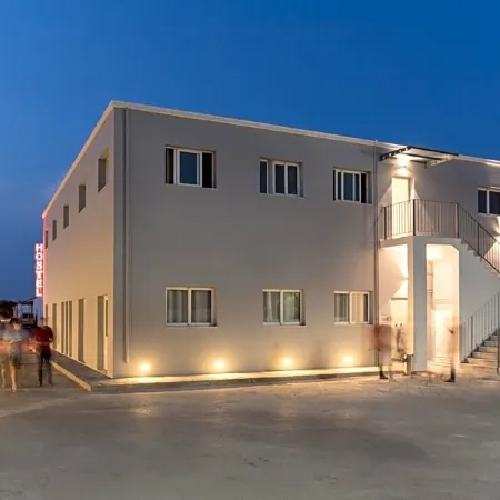 Local Hostel & Suites