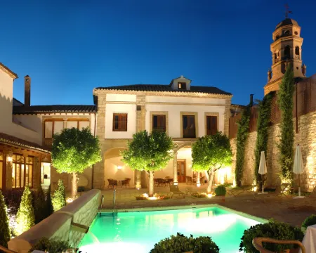 Puerta de La Luna Hoteles en Baeza