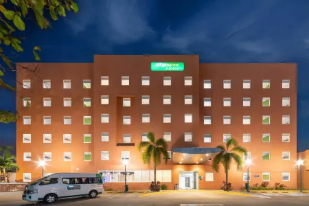 City Express Junior by Marriott Villahermosa Отели рядом с достопримечательностью «Macro Plaza»