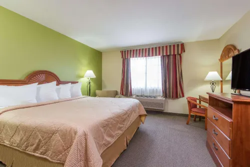 ไนท์สอินน์ แกลลัปอีสต์ ที่ 3208 เวสต์ไฮเวย์ 66