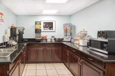 Super 8 by Wyndham Decatur/Lithonia/ATL Area