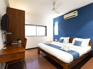 Hotel QDeck Rooms - At Vile Parle Railway Station West