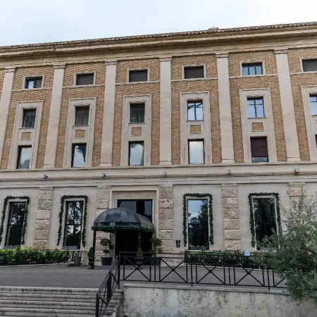 TH Roma – Carpegna Palace Hotel Отели рядом с достопримечательностью «Вилла Карпенья»