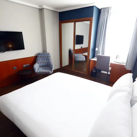 Travelodge Madrid Coslada Aeropuerto Отели рядом с достопримечательностью «Викальваро»