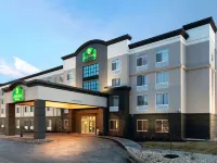 La Quinta Inn & Suites by Wyndham Omaha Airport Downtown Hotels in Carter Lake