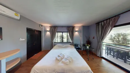 Aneto Valley Resort Отели в г. Ванг Нам Кхио