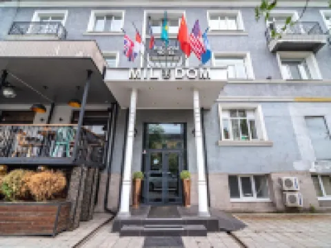 Mildom Hotel โรงแรมใกล้Military-Historical Museum