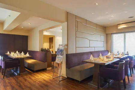 Residency Sarovar Portico Mumbai Отели рядом с достопримечательностью «Intellect Design Arena Ltd»