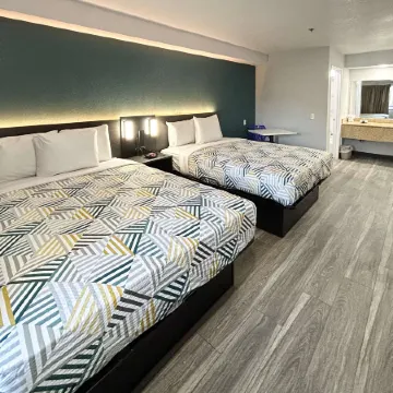 Studio 6 Bakersfield, CA - South