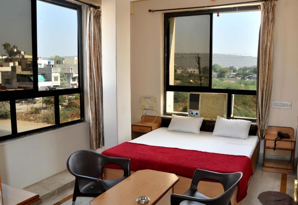 Hotel Kirti Plaza