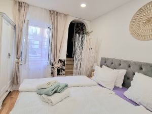 Place 4 U Studio in the City Center