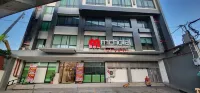 Mc Hotel Fairview Các khách sạn ở Caloocan