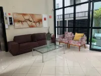 Amplo Apt. No Guarujá, à 50m da Praia, Com 2 Vaga Hotels in Guaruja