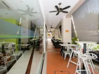 J8 Hotel Hotels near Tekka Place