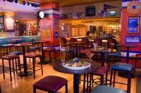DoubleTree by Hilton Hotel Denver - bar