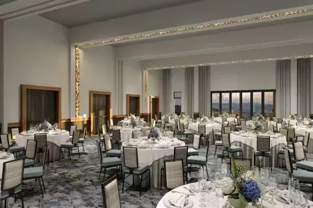 Cloudland at McLemore Resort Lookout Mountain, Curio by Hilton