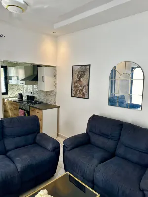 Sun Rise Apt #5 the Retreat Apartments Brusubi roundabout/ turntable 주변 호텔