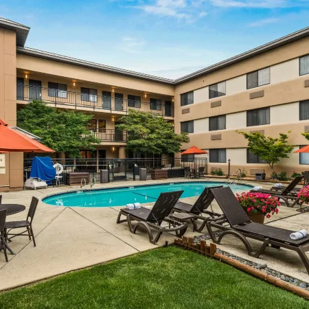 Oxford Suites Redding