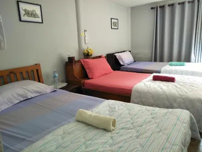 Oui Kaew Homestay Отели в г. 