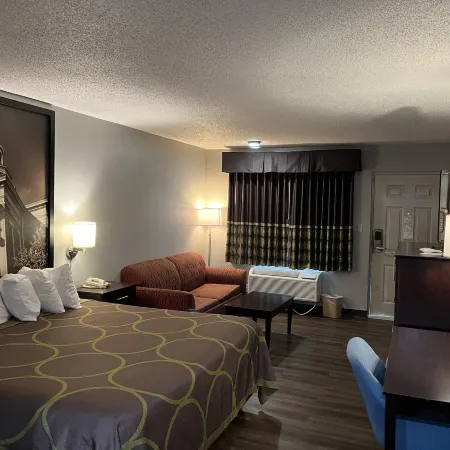 Super 8 by Wyndham Meridian