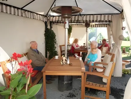 Landhotel Airport-Inn Отели в г. Обер-Костенц