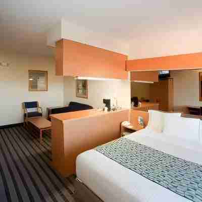 Microtel Inn & Suites by Wyndham Chihuahua Rooms