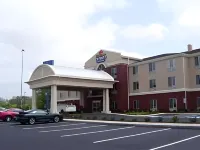 Holiday Inn Express & Suites Dickson Hotels in Dickson