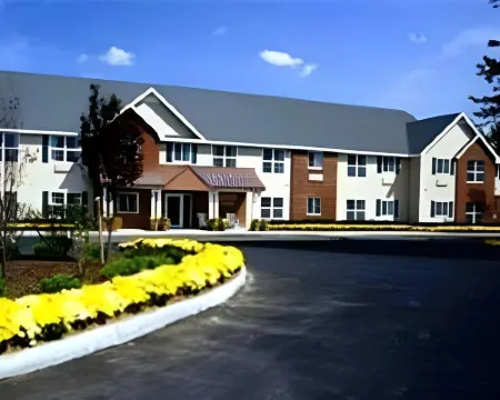 Cresthill Suites Syracuse Hotels in DeWitt