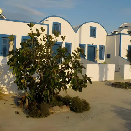 Hotel Paradisos Oia Отели рядом с достопримечательностью «Пляж мыса Колумбо»