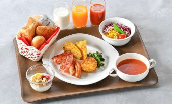 2. Hotel Gr..