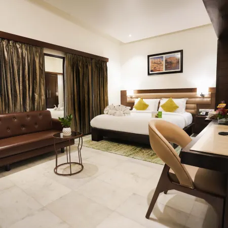 Leisure Inn Grand Chanakya