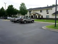 Coratel Inn and Suites Maple Grove - Moteles