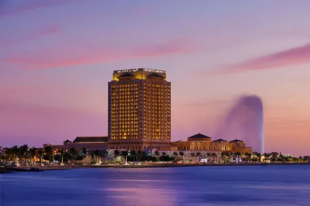 The Ritz-Carlton Jeddah Отели рядом с достопримечательностью «Abbar and Zainy Building»
