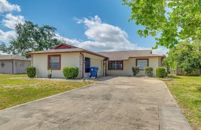 13 Mi to Hudson Beach Spring Hill Home with Lanai