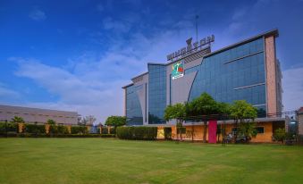 Wingston A TreeHouse Hotel, Mathura