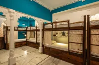 Hostel Mantra Hotels near Sunset point