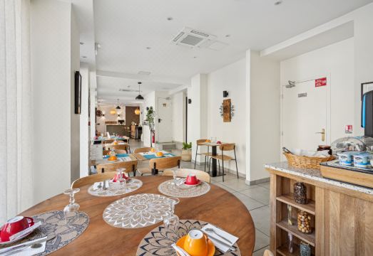 Hotel Le National Clichy 파리 전망