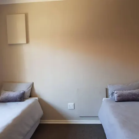 Comfortable Furnished Apartment Wi-fi+Free Parking