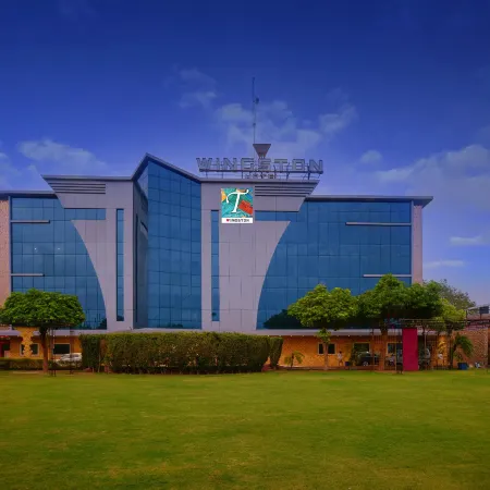 Wingston A TreeHouse Hotel, Mathura