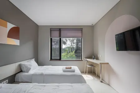 Cove Wanadu Residence Отели в г. Curug