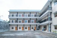 Sans Hotel Queen Batu Hotels near Info Wisata Coban Talun