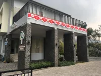 Arainn Bed & Breakfast Tretes Prigen by ecommerceloka Hotell i Dayurejo
