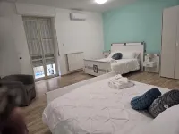 Emerella Luxury Suites-Siderno Lungomare فنادق في Siderno Marina