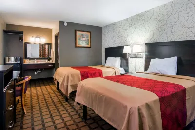 Econo Lodge Hotels in Selma