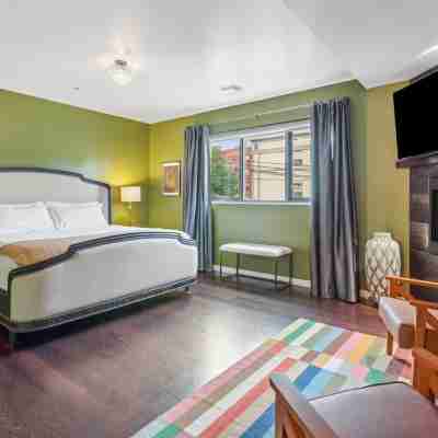 Violet Suites Pdx Rooms