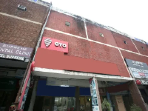 Hotel Paradise Hotel dekat Open Hand Monument