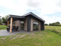 Spacious Chalet in a Rural Location Near Giethoorn Hotels in 