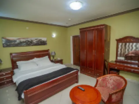 Large Cozy Room Including Free Breakfast โรงแรมในลูบุมบาชิ