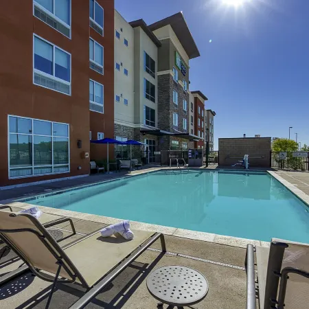 Holiday Inn Express & Suites RIDGECREST - CHINA LAKE by IHG