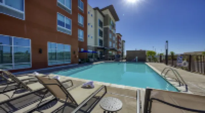 Holiday Inn Express & Suites RIDGECREST - CHINA LAKE by IHG